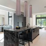 id-ology-european-modern-interior-design-kitchen-marble-island-pendants-02