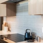 idology-–-overlook-escape-–-couch-mountain-–-fletcher-nc-–-custom-home-–-kitchen-backsplash-cooktop-detail-–-01