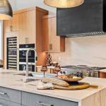 idology-–-southcliff-horizon-–-southcliff-–-fairview-nc-–-custom-home-–-kitchen-island-charcuterie-wine-range-hood-–-14